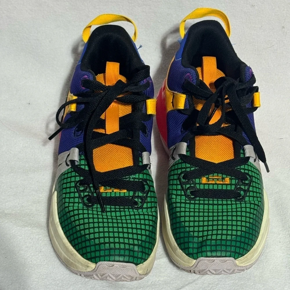 Nike LEBRON WITNESS 7 Shoes Size 4.5Y